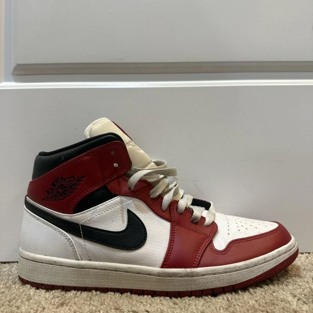 Nike Air Jordan 1 Mid Mens Size 8.5 Red White Leather Sneakers 554724-173